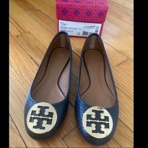 Tory Burch Reva flats perforated in navy blue